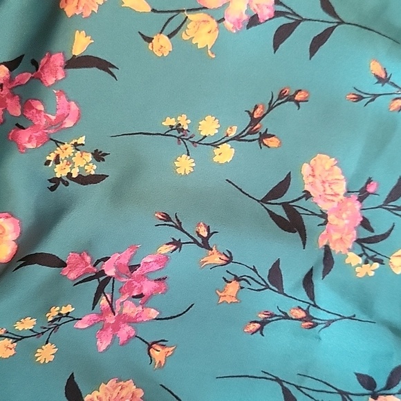 First Love Plus Size 3X Green Floral Top - Picture 3 of 6